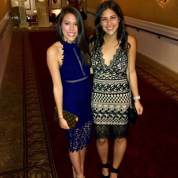 Dresses & Skirts - Lace midi dress